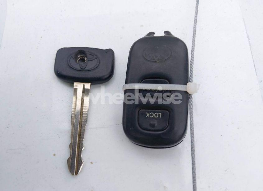 Photo 11 of 2004 Toyota Tundra SR5 V8 (VIN 5TBDT44104S447278)