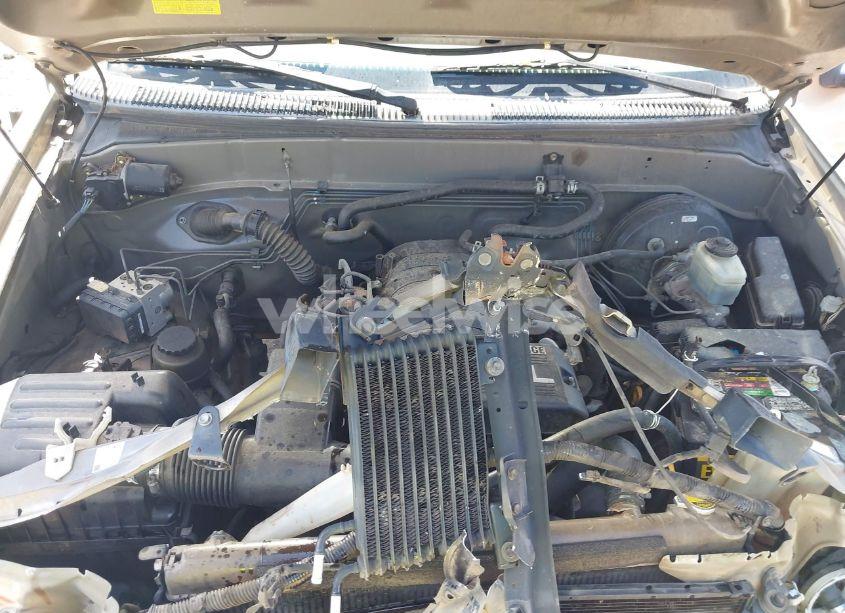 Photo 10 of 2005 Toyota Tundra SR5 V8 (VIN 5TBDT44105S476233)