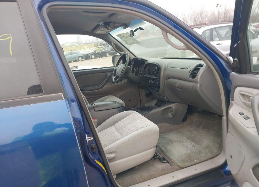 Photo 5 of 2005 Toyota Tundra SR5 V8 (VIN 5TBDT44105S486857)