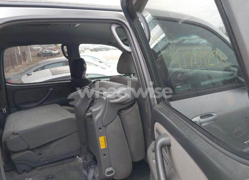 Photo 8 of 2006 Toyota Tundra SR5 V8 (VIN 5TBDT44106S527361)