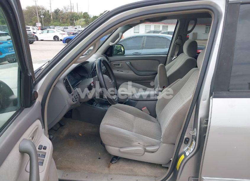 Photo 5 of 2005 Toyota Tundra SR5 V8 (VIN 5TBDT44115S480257)