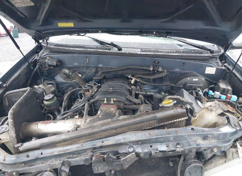 Photo 10 of 2005 Toyota Tundra SR5 V8 (VIN 5TBDT44115S481618)