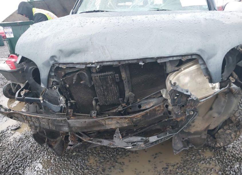 Photo 6 of 2005 Toyota Tundra SR5 V8 (VIN 5TBDT44115S481618)