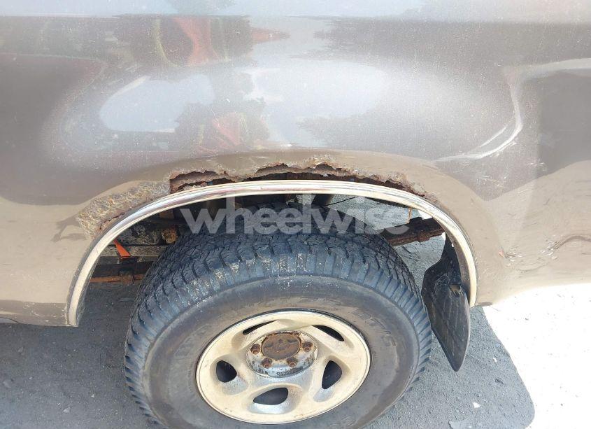 Photo 6 of 2006 Toyota Tundra SR5 V8 (VIN 5TBDT44116S527286)