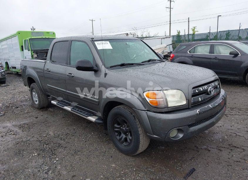 2004 Toyota Tundra SR5 V8 (VIN 5TBDT44124S439652) main photo