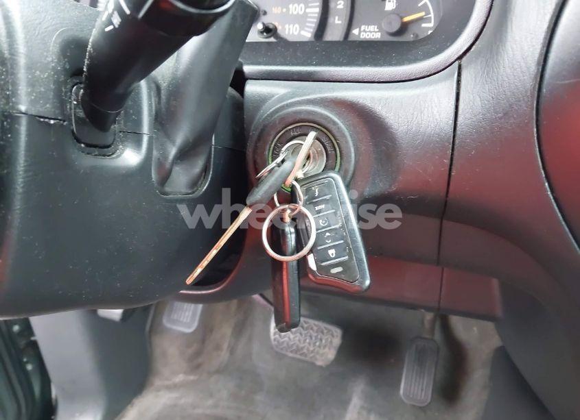 Photo 11 of 2004 Toyota Tundra SR5 V8 (VIN 5TBDT44124S439652)