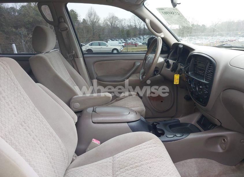 Photo 5 of 2005 Toyota Tundra SR5 V8 (VIN 5TBDT44125S469641)