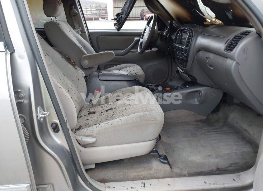 Photo 5 of 2005 Toyota Tundra SR5 V8 (VIN 5TBDT44125S483992)