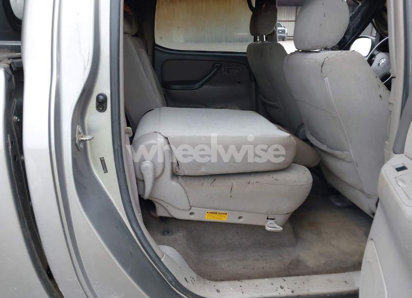 Photo 8 of 2005 Toyota Tundra SR5 V8 (VIN 5TBDT44125S483992)