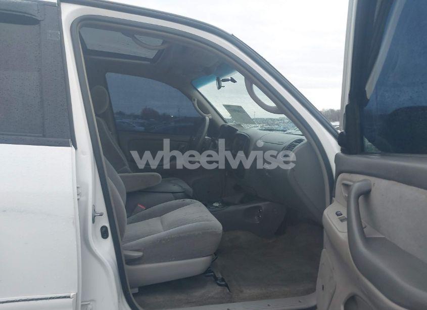 Photo 5 of 2005 Toyota Tundra SR5 V8 (VIN 5TBDT44135S487713)