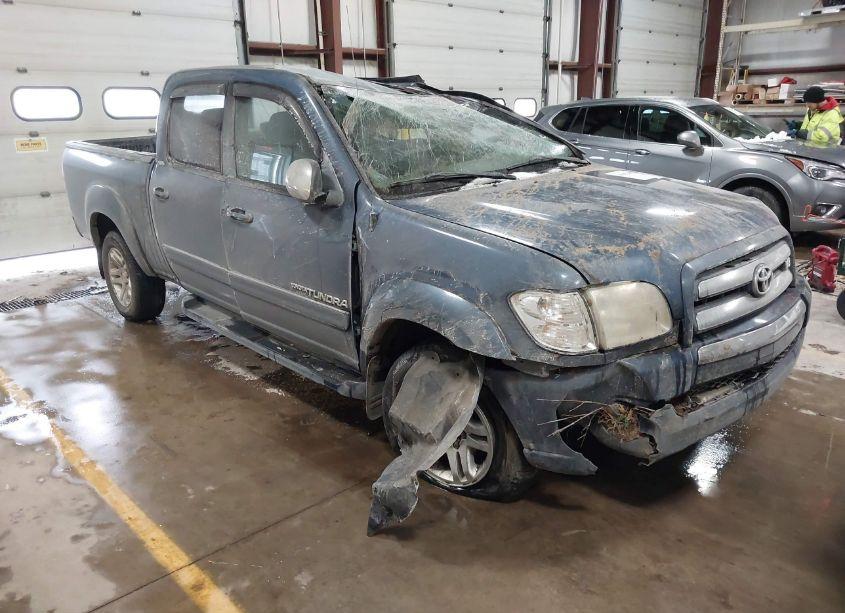 2004 Toyota Tundra SR5 V8 (VIN 5TBDT44144S458784) main photo
