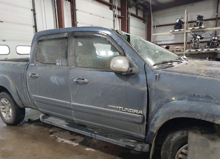 Photo 13 of 2004 Toyota Tundra SR5 V8 (VIN 5TBDT44144S458784)