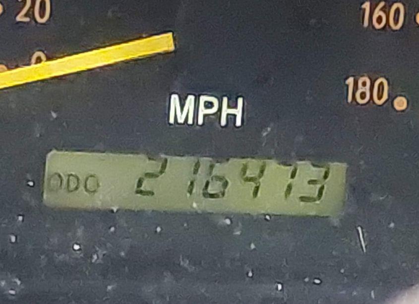 Photo 15 of 2004 Toyota Tundra SR5 V8 (VIN 5TBDT44144S458784)