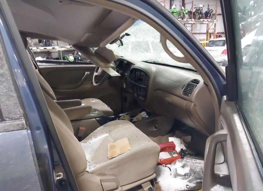 Photo 5 of 2004 Toyota Tundra SR5 V8 (VIN 5TBDT44144S458784)