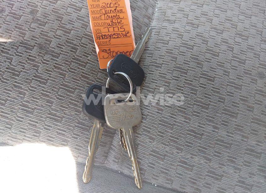 Photo 11 of 2005 Toyota Tundra SR5 V8 (VIN 5TBDT44145S474663)