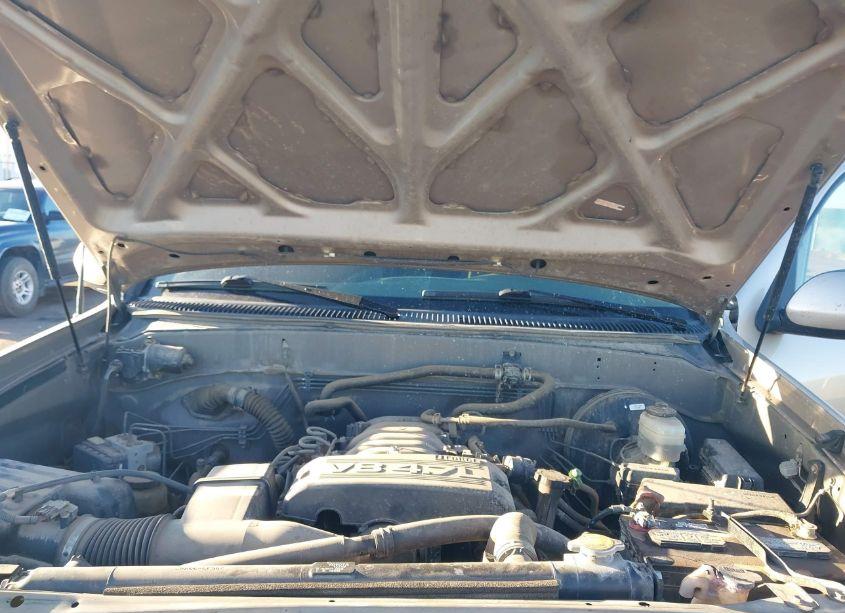 Photo 10 of 2005 Toyota Tundra SR5 V8 (VIN 5TBDT44145S495545)