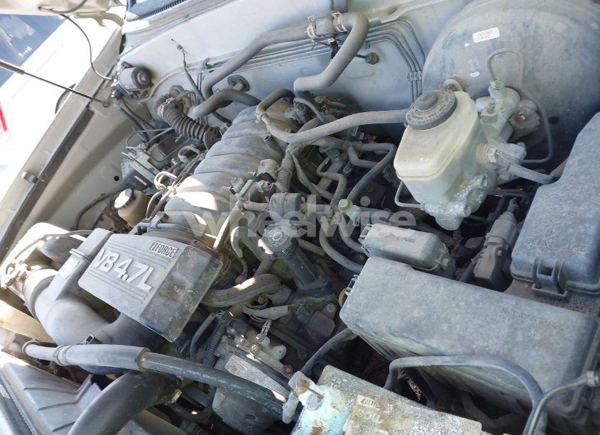 Photo 10 of 2005 Toyota Tundra SR5 V8 (VIN 5TBDT44155S484229)