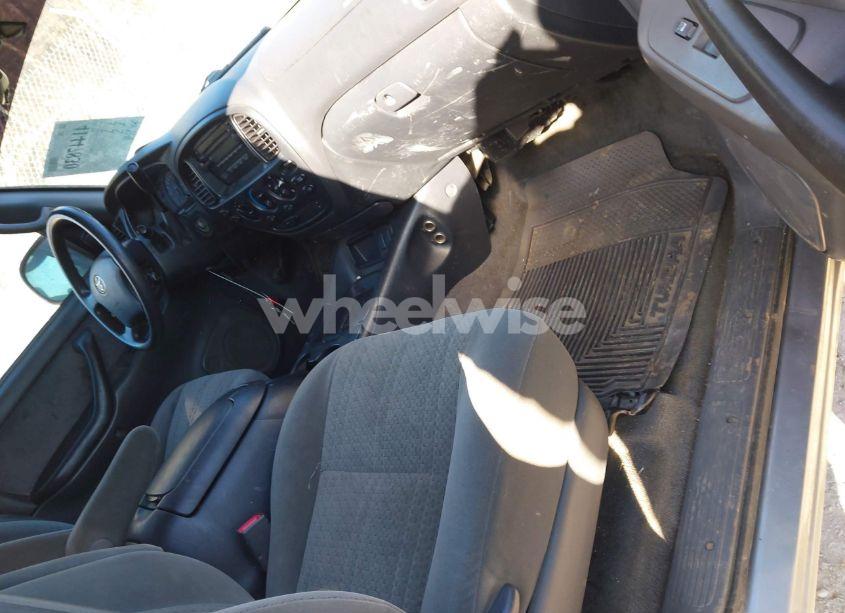 Photo 5 of 2005 Toyota Tundra SR5 V8 (VIN 5TBDT44155S484229)