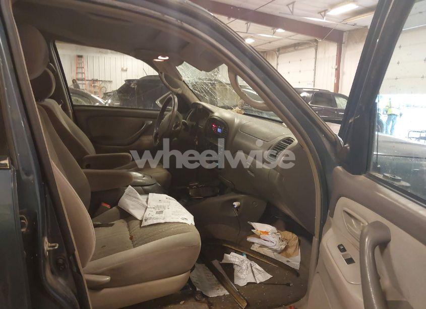 Photo 5 of 2005 Toyota Tundra SR5 V8 (VIN 5TBDT44165S501233)