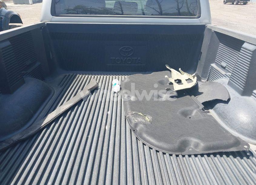 Photo 17 of 2004 Toyota Tundra SR5 V8 (VIN 5TBDT44174S434897)