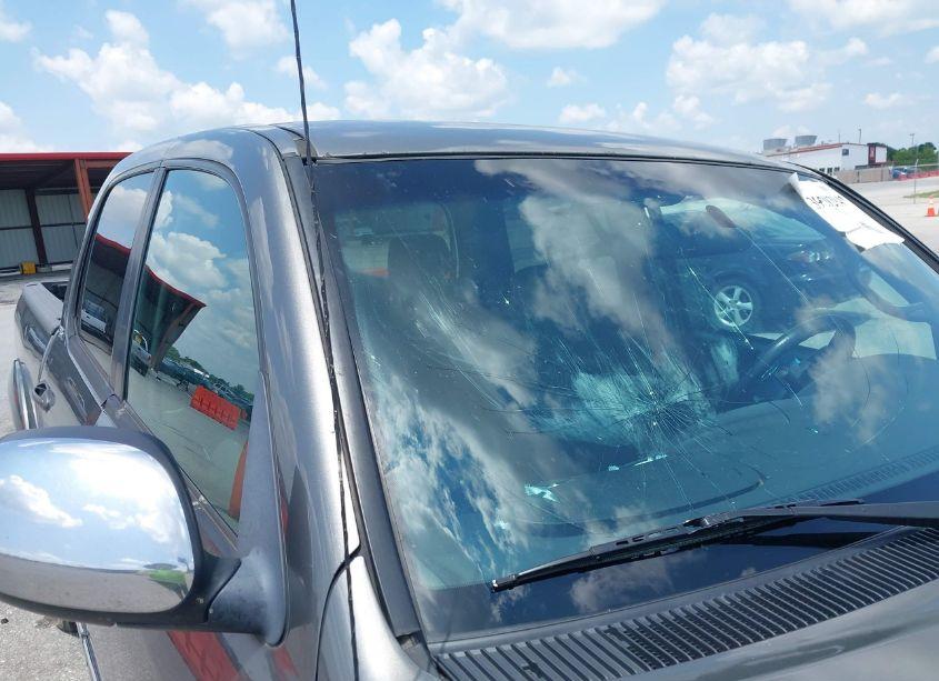 Photo 13 of 2004 Toyota Tundra SR5 V8 (VIN 5TBDT44174S439498)