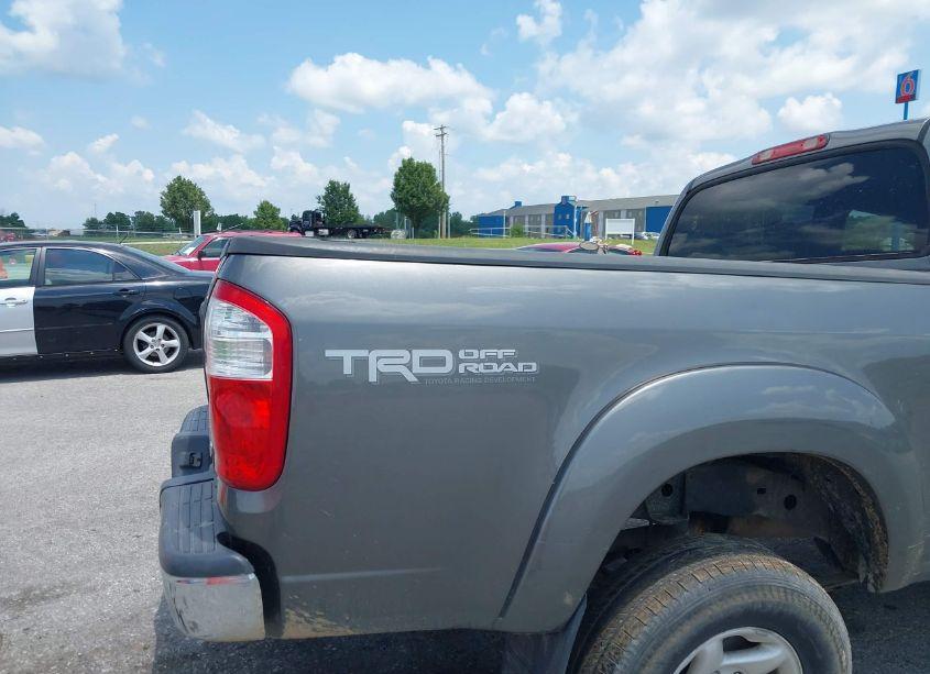 Photo 15 of 2004 Toyota Tundra SR5 V8 (VIN 5TBDT44174S439498)