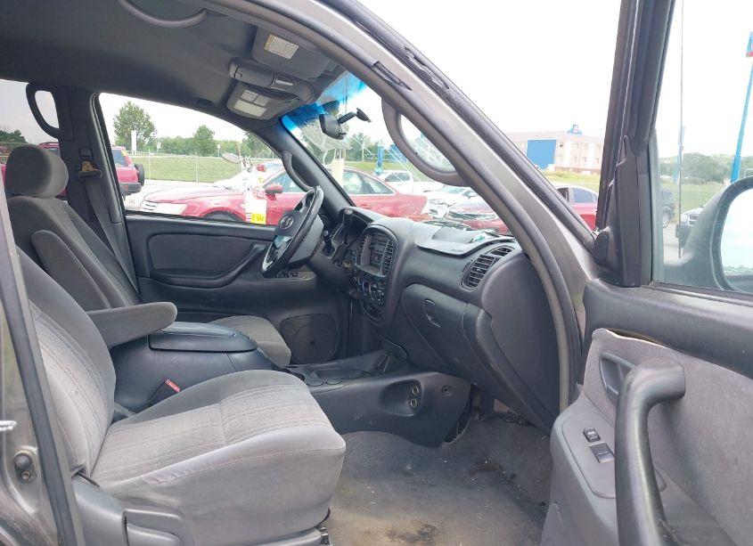 Photo 5 of 2004 Toyota Tundra SR5 V8 (VIN 5TBDT44174S439498)