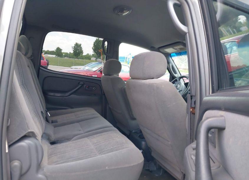 Photo 8 of 2004 Toyota Tundra SR5 V8 (VIN 5TBDT44174S439498)