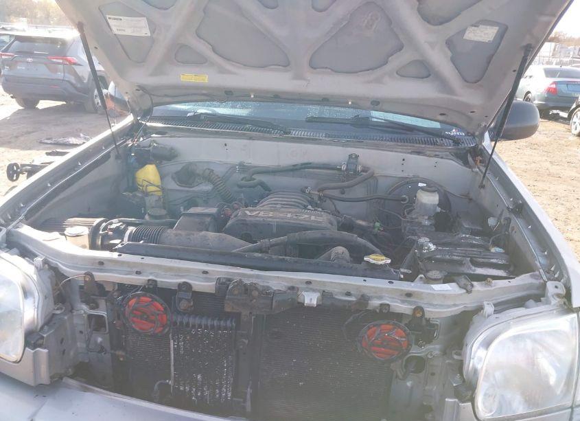 Photo 10 of 2005 Toyota Tundra SR5 V8 (VIN 5TBDT44175S472745)