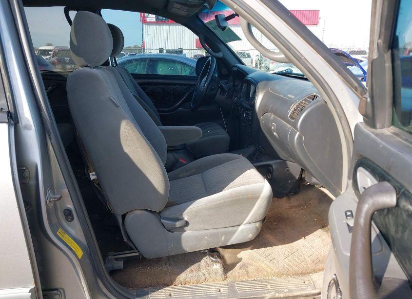 Photo 5 of 2005 Toyota Tundra SR5 V8 (VIN 5TBDT44175S472745)