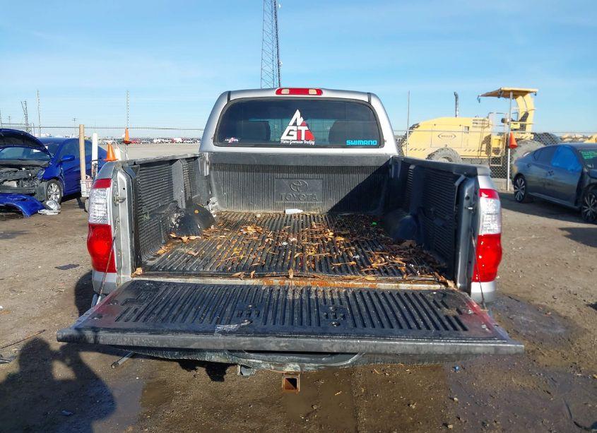 Photo 8 of 2005 Toyota Tundra SR5 V8 (VIN 5TBDT44175S472745)