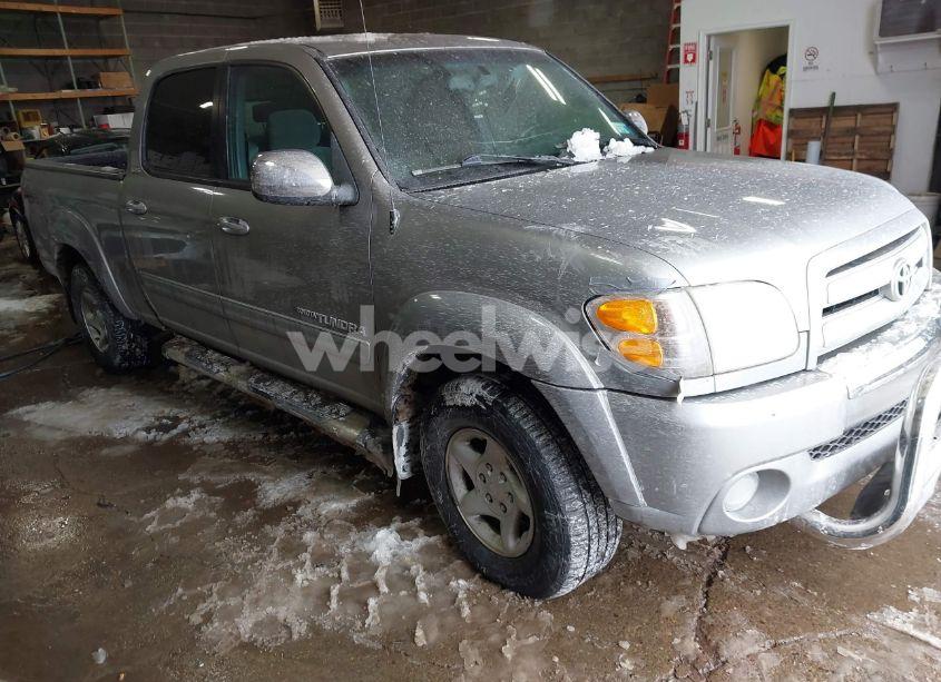 2004 Toyota Tundra SR5 V8 (VIN 5TBDT44184S443527) main photo