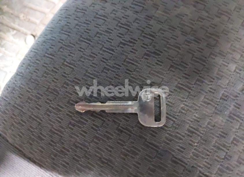 Photo 11 of 2004 Toyota Tundra SR5 V8 (VIN 5TBDT44184S443527)