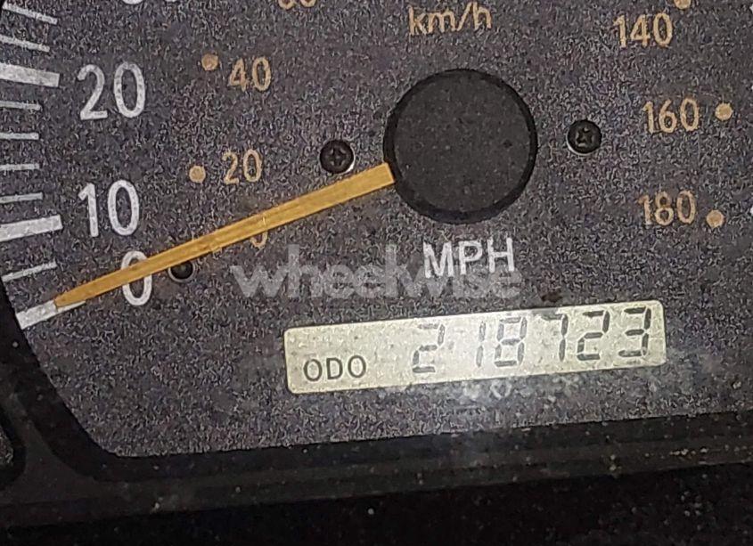 Photo 15 of 2004 Toyota Tundra SR5 V8 (VIN 5TBDT44184S443527)