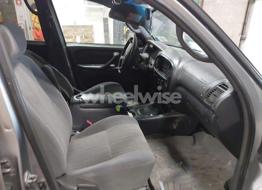 Photo 5 of 2004 Toyota Tundra SR5 V8 (VIN 5TBDT44184S443527)