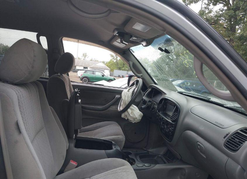 Photo 5 of 2005 Toyota Tundra SR5 V8 (VIN 5TBDT44185S468283)