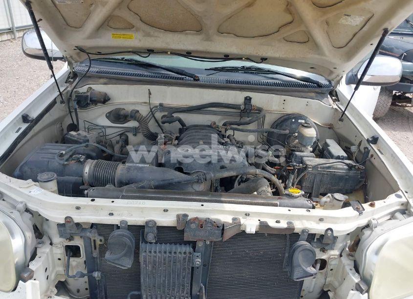 Photo 10 of 2005 Toyota Tundra SR5 V8 (VIN 5TBDT44185S490347)