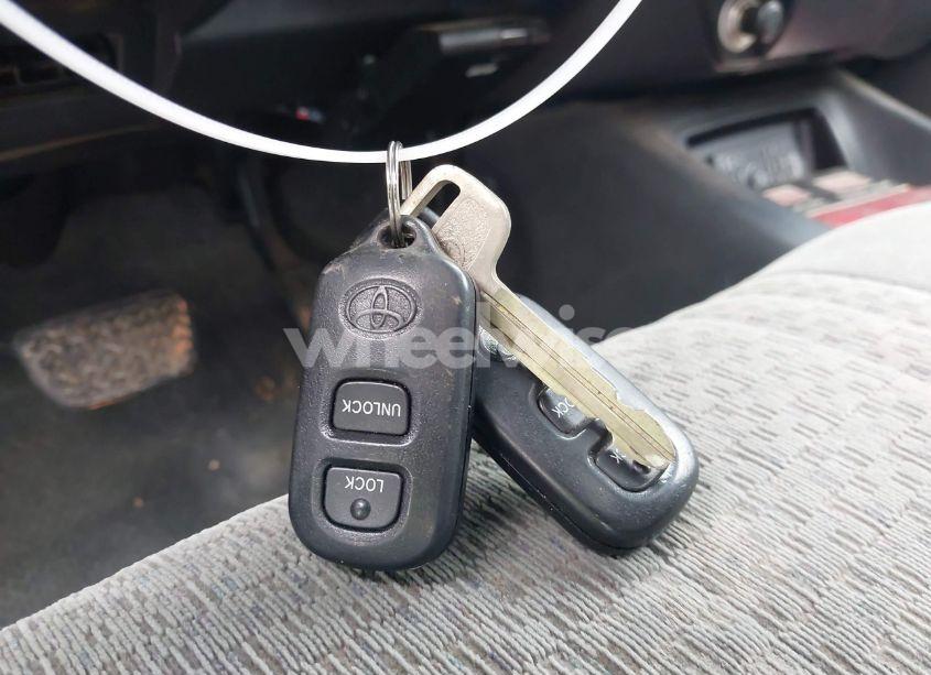 Photo 11 of 2004 Toyota Tundra SR5 V8 (VIN 5TBDT44194S447344)