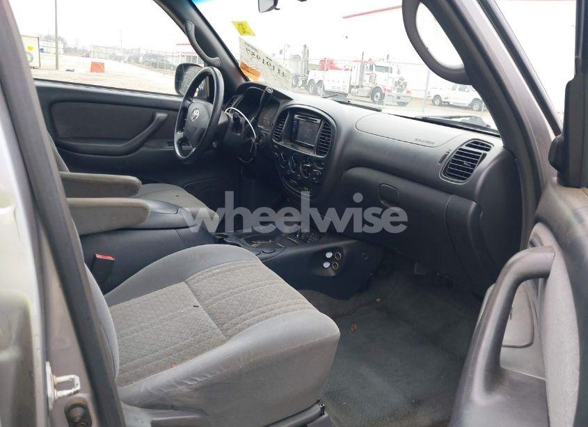 Photo 5 of 2004 Toyota Tundra SR5 V8 (VIN 5TBDT44194S447344)