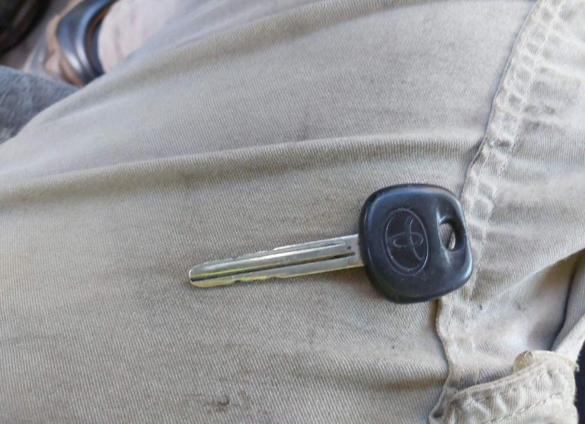 Photo 11 of 2004 Toyota Tundra SR5 V8 (VIN 5TBDT44194S448302)