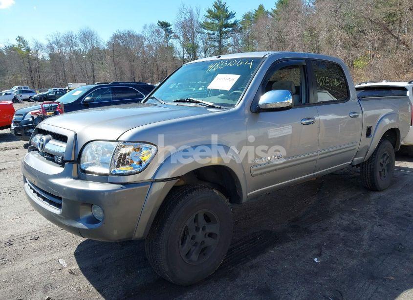 Photo 2 of 2004 Toyota Tundra SR5 V8 (VIN 5TBDT44194S452527)