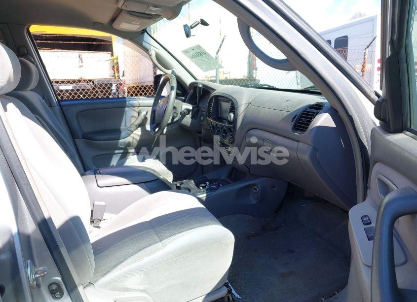 Photo 5 of 2004 Toyota Tundra SR5 V8 (VIN 5TBDT44194S452527)