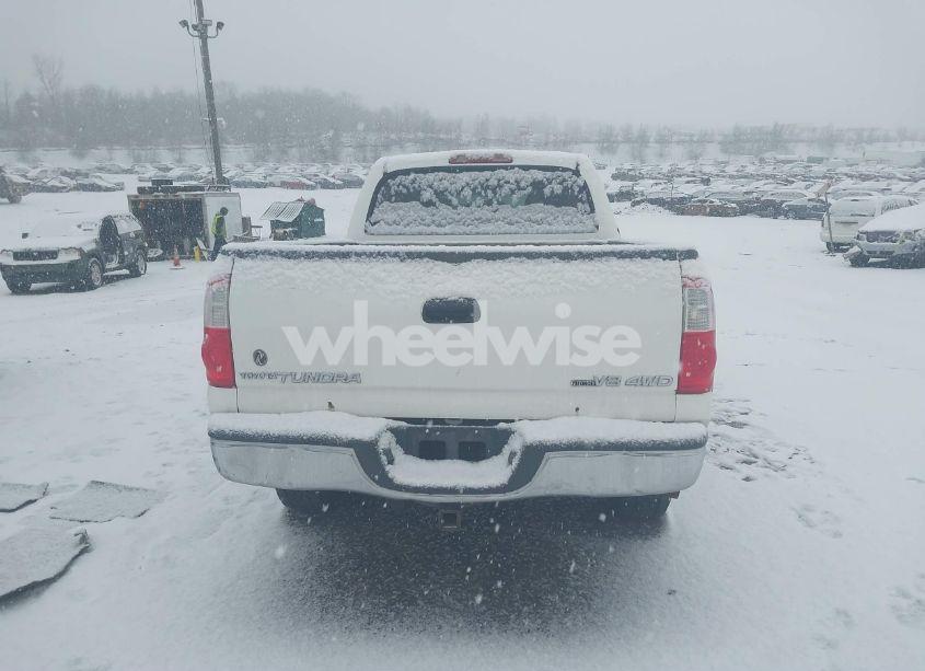 Photo 16 of 2004 Toyota Tundra SR5 V8 (VIN 5TBDT44194S456626)