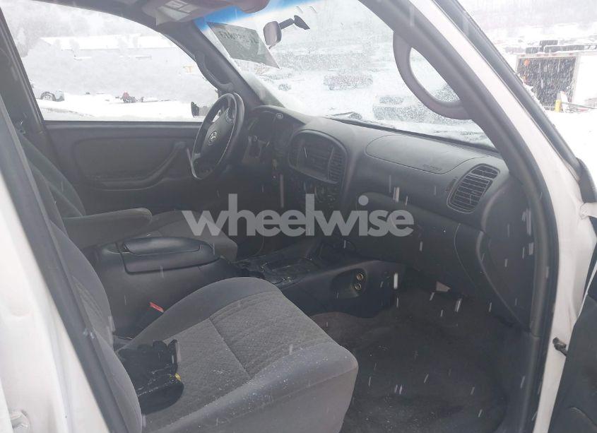 Photo 5 of 2004 Toyota Tundra SR5 V8 (VIN 5TBDT44194S456626)