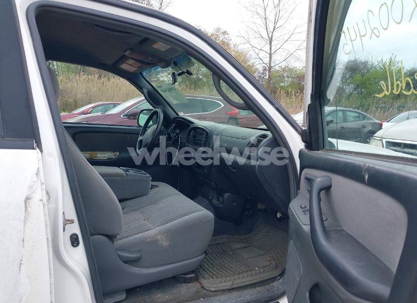 Photo 5 of 2005 Toyota Tundra SR5 V8 (VIN 5TBDT44195S487358)