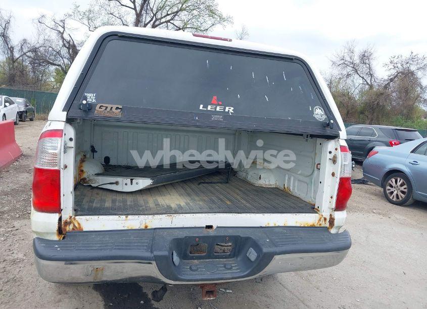 Photo 6 of 2005 Toyota Tundra SR5 V8 (VIN 5TBDT44195S487358)