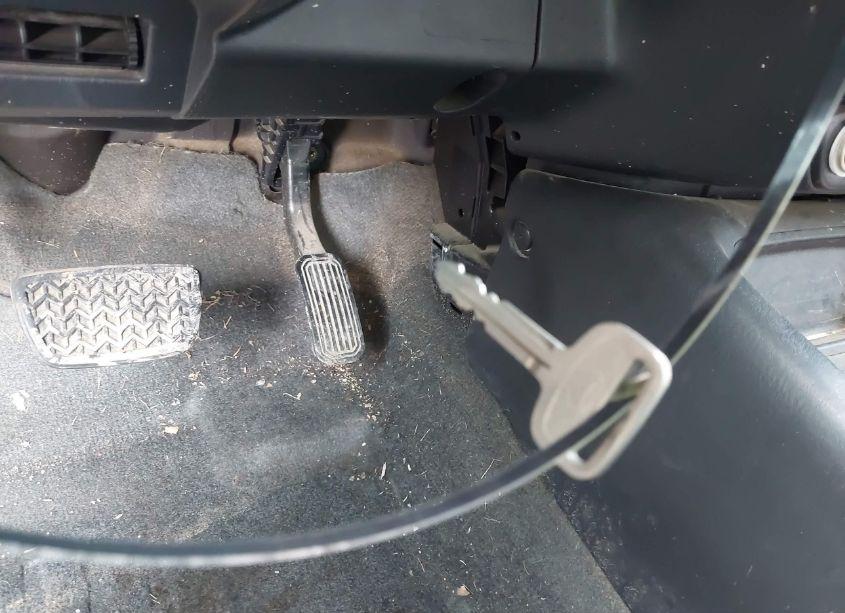 Photo 11 of 2004 Toyota Tundra SR5 V8 (VIN 5TBDT441X4S436580)