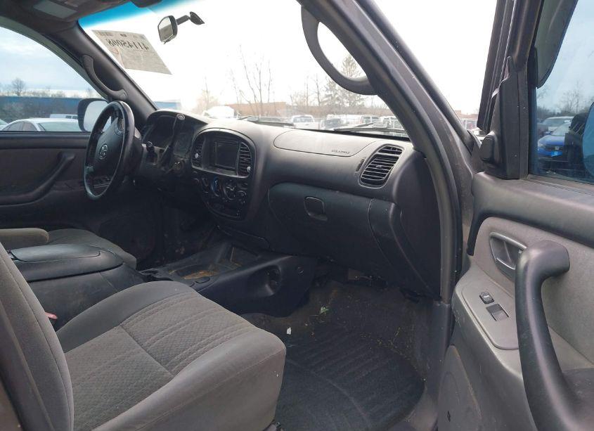 Photo 5 of 2004 Toyota Tundra SR5 V8 (VIN 5TBDT441X4S436580)