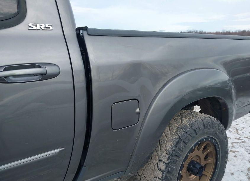 Photo 6 of 2004 Toyota Tundra SR5 V8 (VIN 5TBDT441X4S436580)