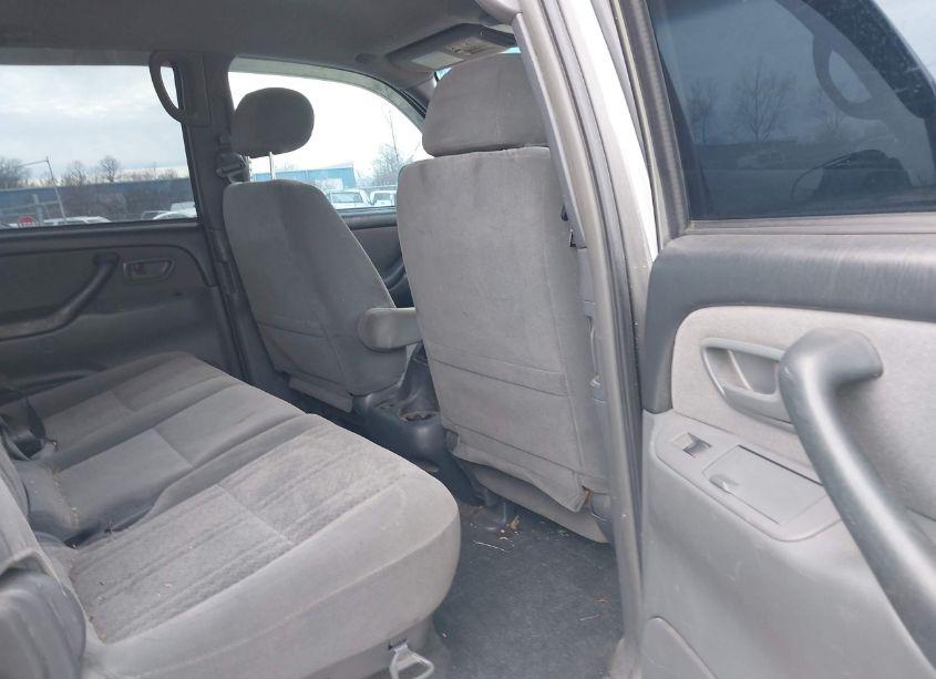 Photo 8 of 2004 Toyota Tundra SR5 V8 (VIN 5TBDT441X4S436580)